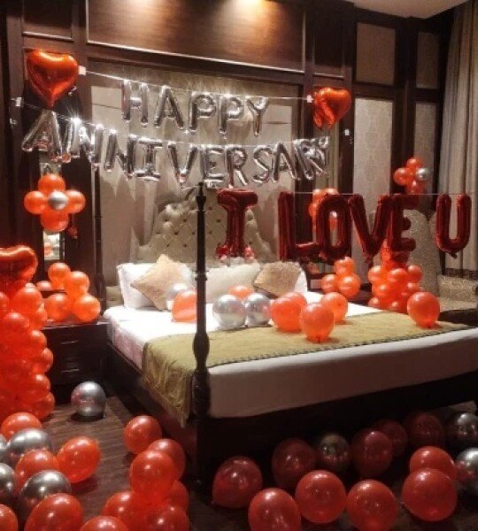 Gold Balloon Decoration