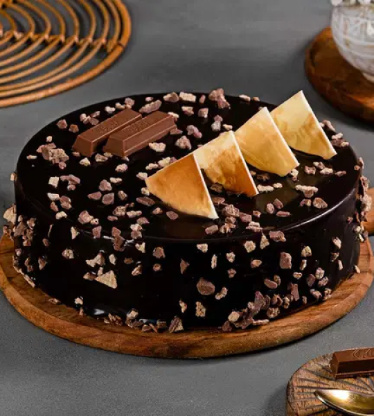 KitKat Chocolate Truffle Cake
